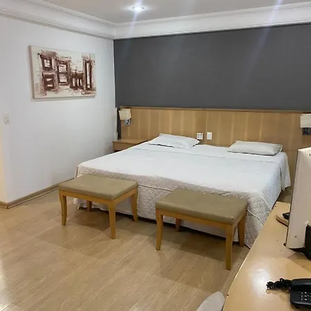 Flat Espacoso Com Piscina Barra